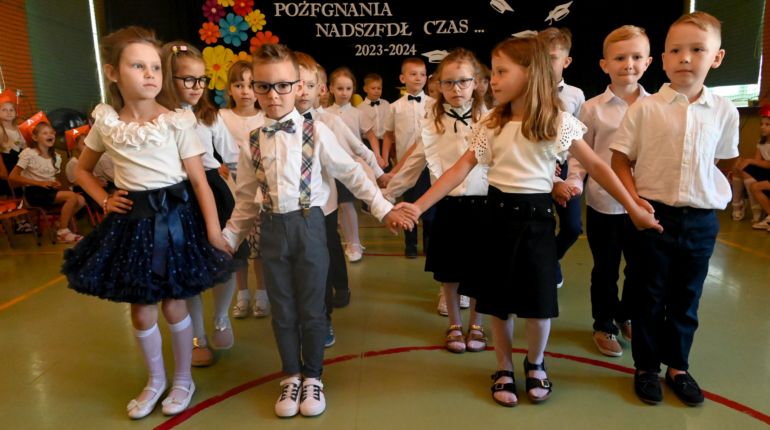 Wiele wzruszeń podczas zakończenia roku szkolnego klas „0” z Zespołu Szkolno-Przedszkolnego w Daleszycach