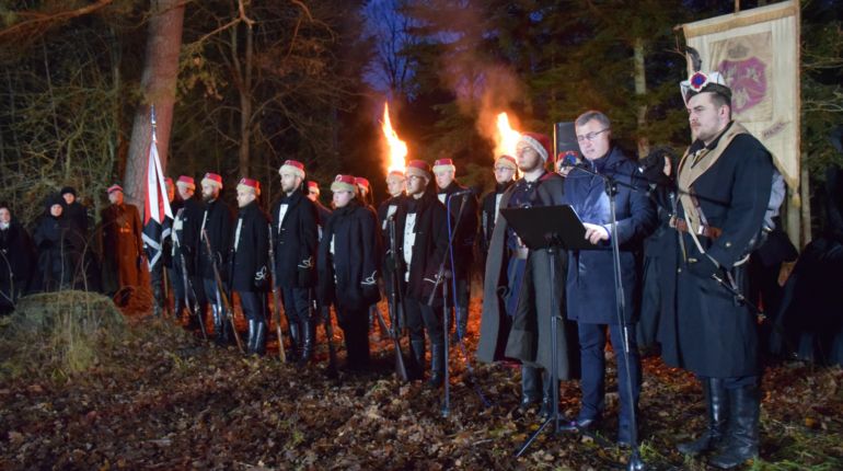 Capstrzyk Powstańczy w Daleszycach: Żywa Lekcja Historii z okazji 161. rocznicy bitwy pod Hutą Szczeceńską