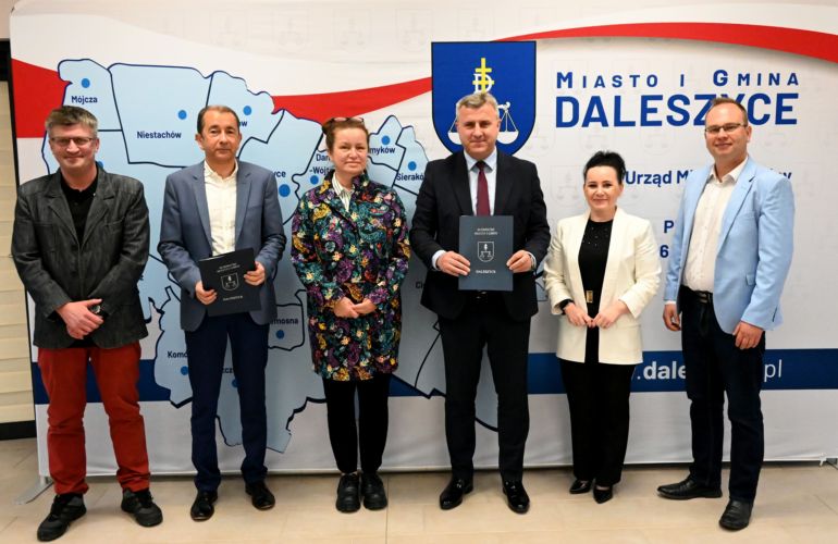Daleszyce ruszają z ważnymi inwestycjami! Jest blisko 5 milionów złotych na budowę sieci kanalizacyjnej i wodociągowej